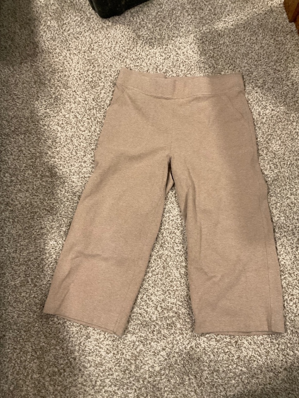 L Khaki Duluth Trading capris
